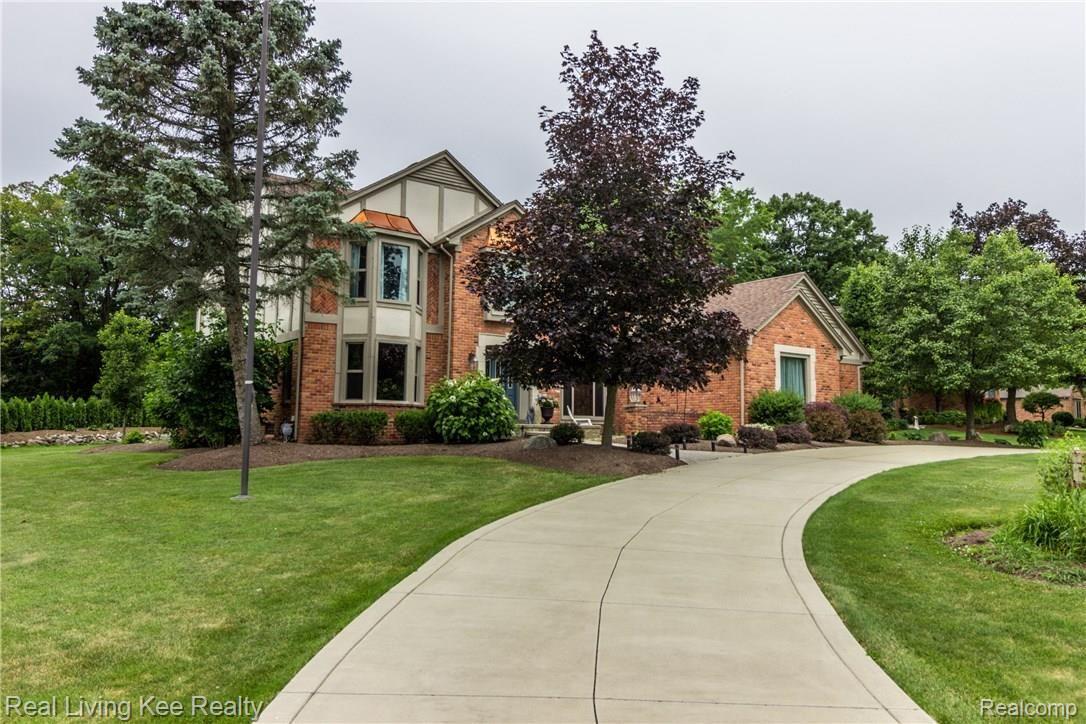 3767 Summit Ridge Drive Rochester, MI 48306 - Photo 2 of 66 Exterior 4.jpg
