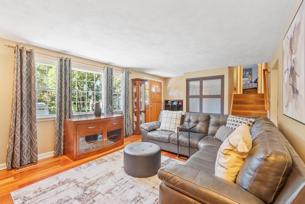 9 Brookbridge Road Peabody, MA 01960 - Photo 4 of 42