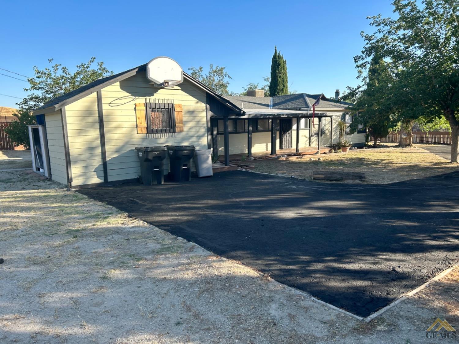 Undisclosed Address Maricopa, CA 93252 - Photo 10 of 32 a front view of a house with a yard