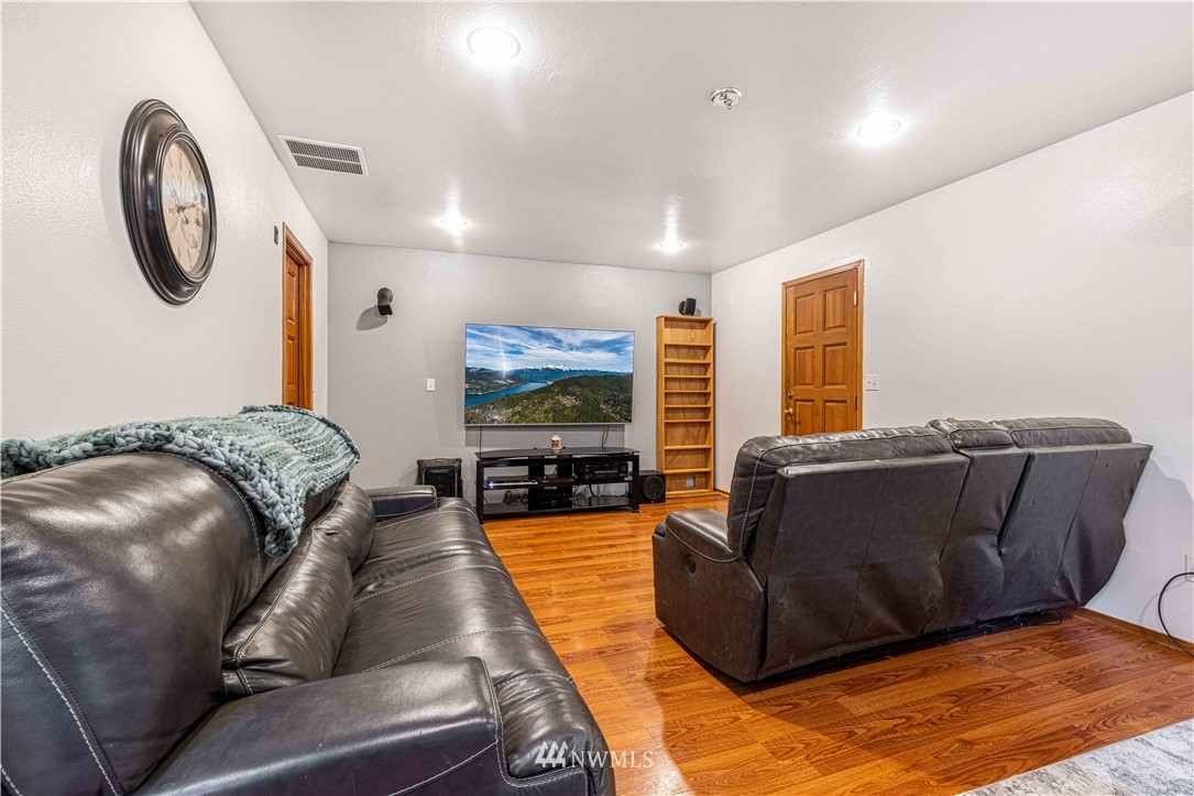 1293 Monte Elma Road Elma, WA 98541 - Photo 13 of 25 Gallery Image 13