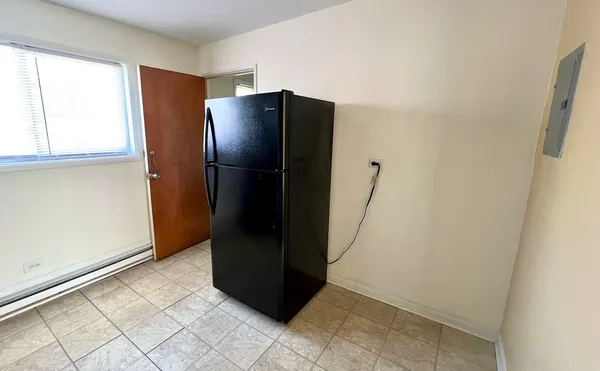 $1,500 | 9106 South Halsted Street, Unit 2W, Chicago, IL 60620