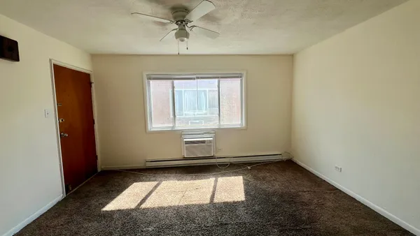 $1,500 | 9106 South Halsted Street, Unit 2W, Chicago, IL 60620