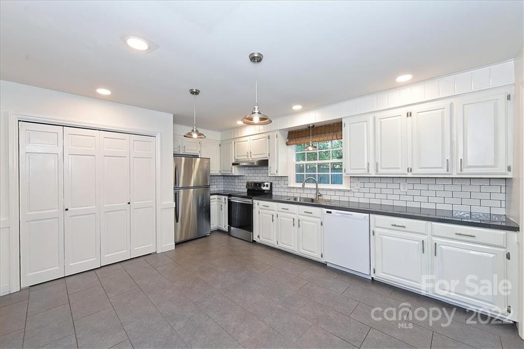 4721 Fairheath Road Charlotte, NC 28210 - Photo 12 of 39 Gallery Image 12