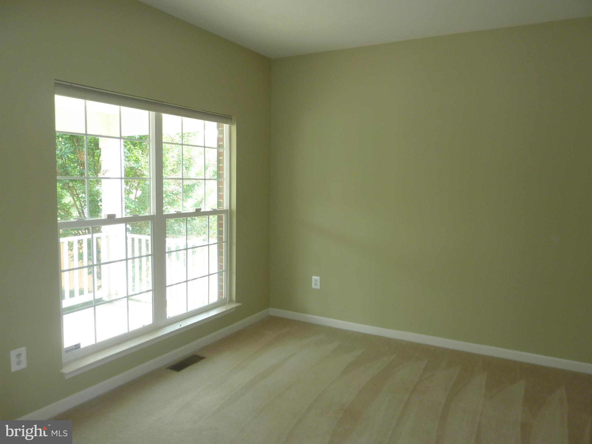 39 Hamstead Road Fredericksburg, VA 22405 - Photo 4 of 30 an empty room with a window