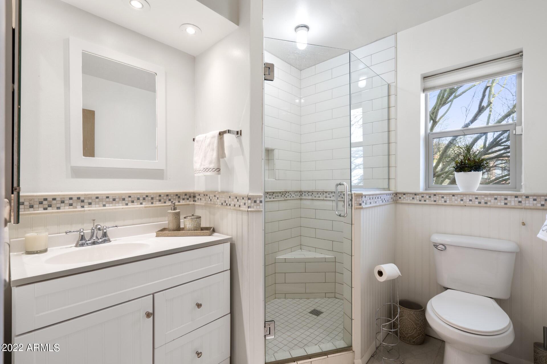 5347 East Wonderview Road Phoenix, AZ 85018 - Photo 15 of 54 5347 E Wonderview Rd (21)