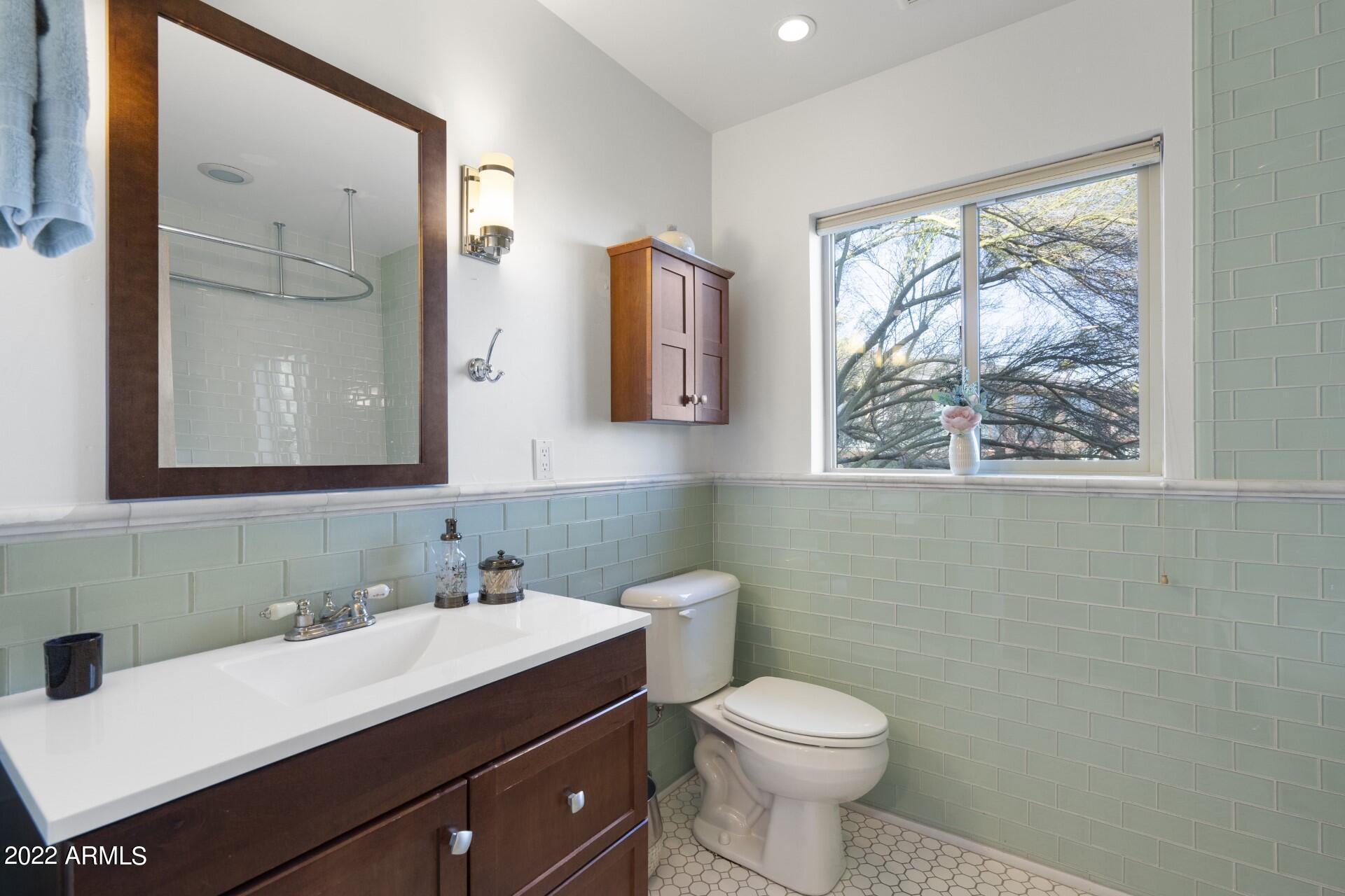 5347 East Wonderview Road Phoenix, AZ 85018 - Photo 18 of 54 5347 E Wonderview Rd (26)