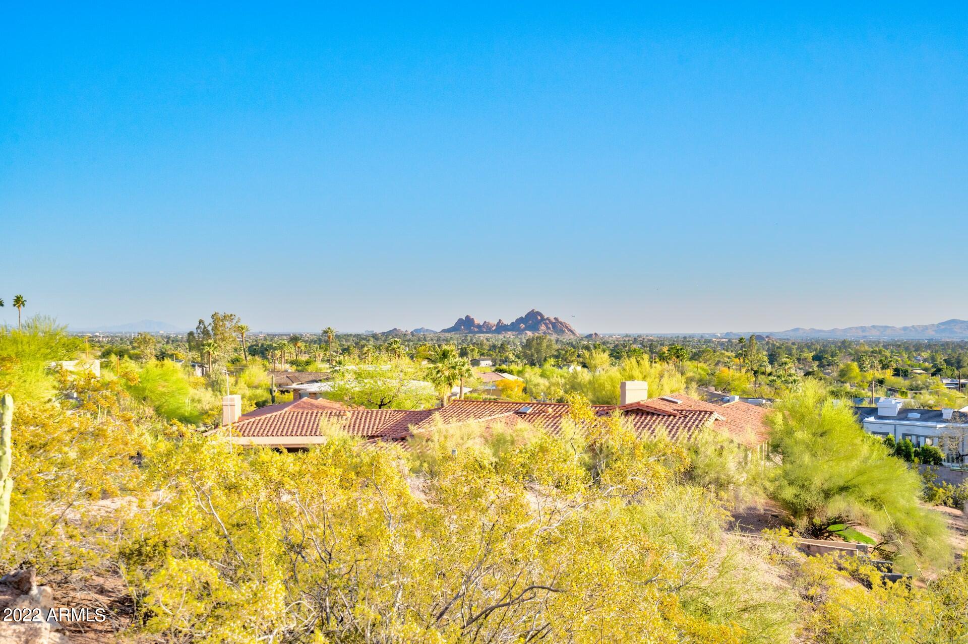 5347 East Wonderview Road Phoenix, AZ 85018 - Photo 3 of 54 5347 E Wonderview Rd (33)
