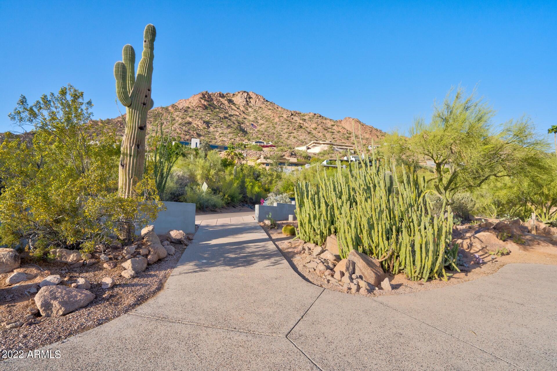 5347 East Wonderview Road Phoenix, AZ 85018 - Photo 4 of 54 5347 E Wonderview Rd (3)