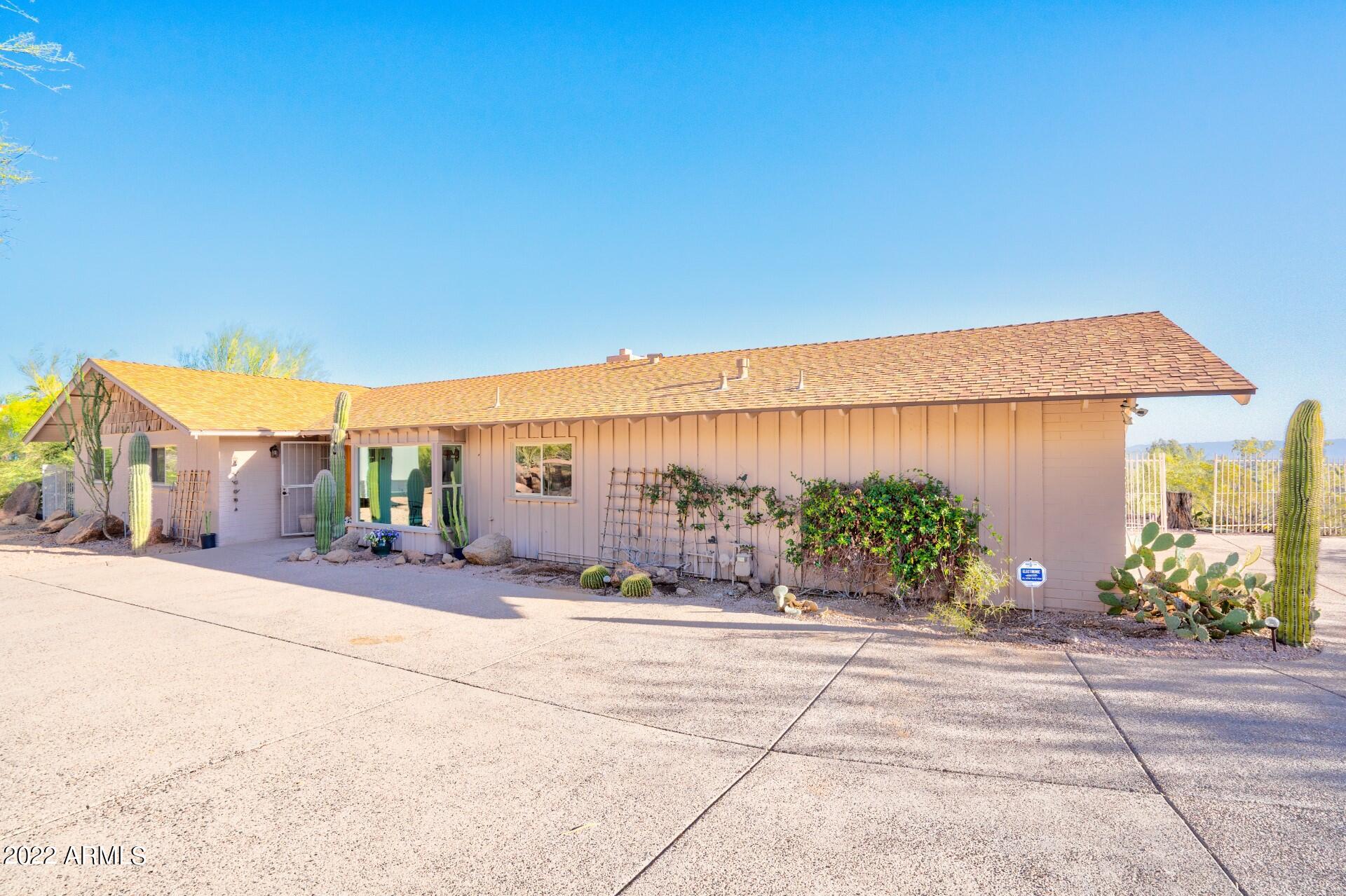 5347 East Wonderview Road Phoenix, AZ 85018 - Photo 5 of 54 5347 E Wonderview Rd (4)
