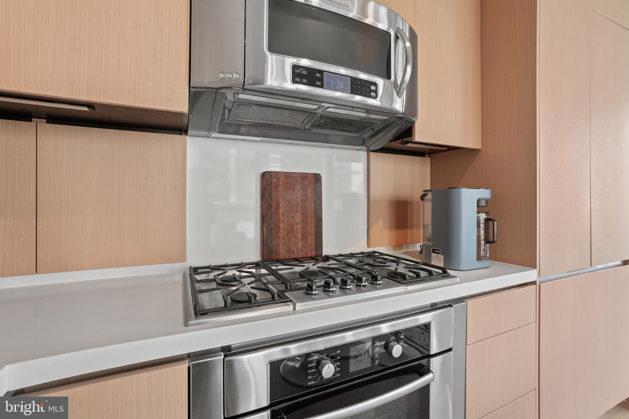 925 H Street Northwest, Unit 712 Washington, DC 20001 - Photo 11 of 54 a stove top oven sitting inside of a kitchen