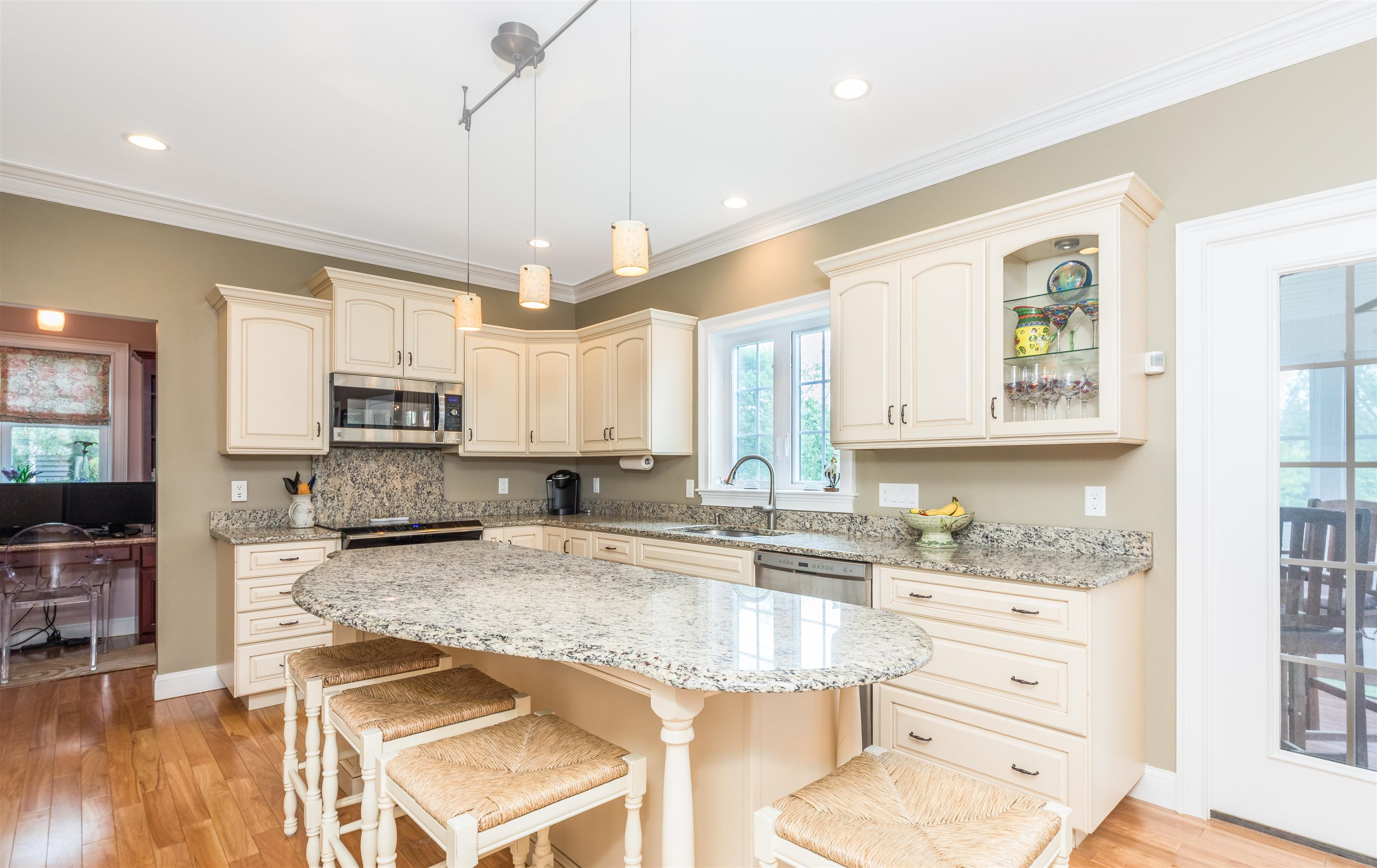 194 Spinney Road Portsmouth, NH 03801 - Photo 9 of 47