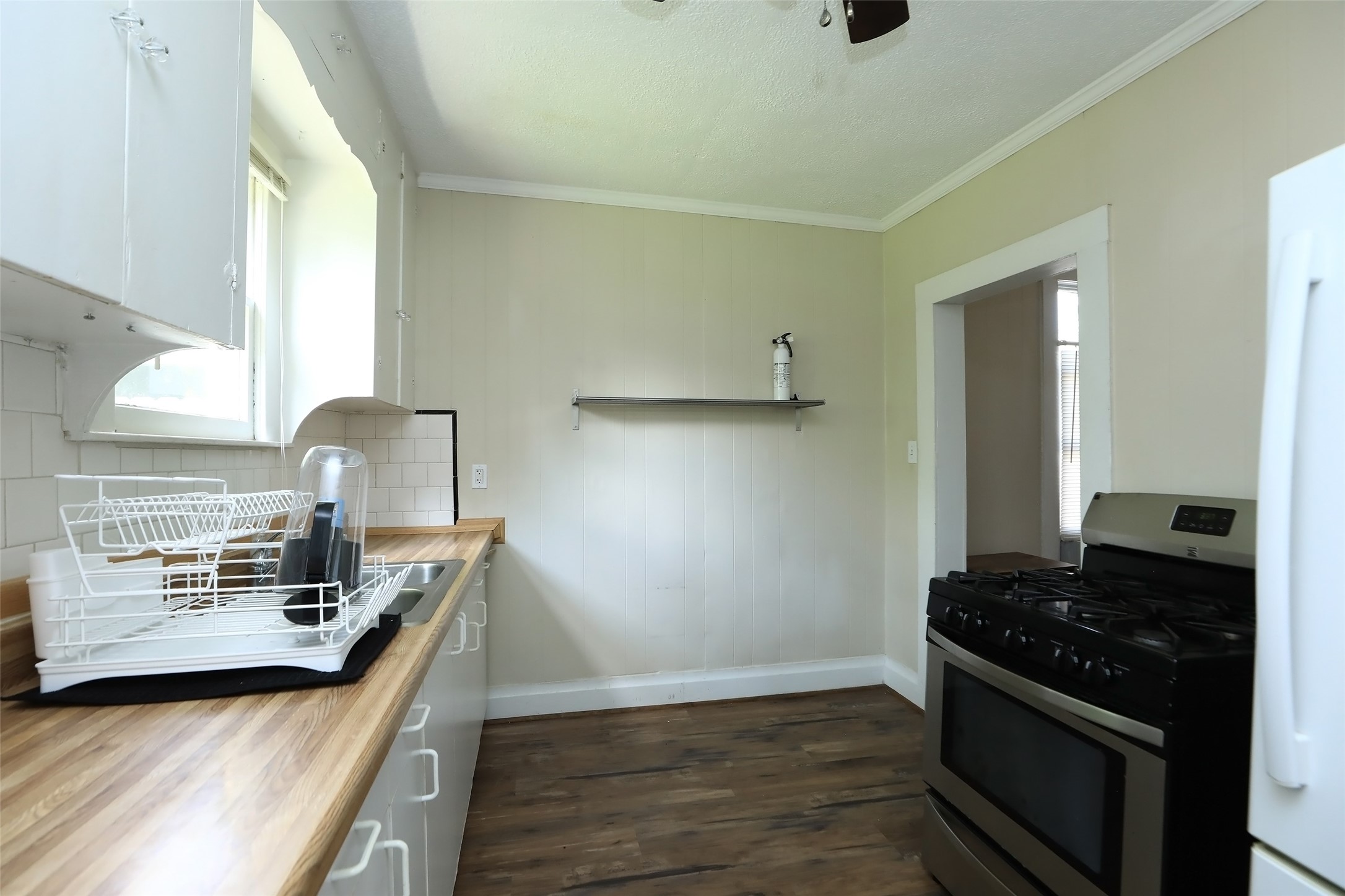 932 West Gardner Street Houston, TX 77009 - Photo 6 of 11 Kitchen