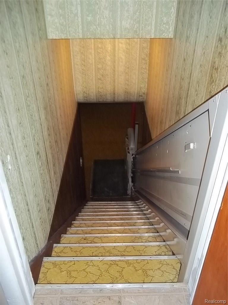 1450 Glen Road Howell, MI 48843 - Photo 21 of 31 Stairs to basement and chair elevator