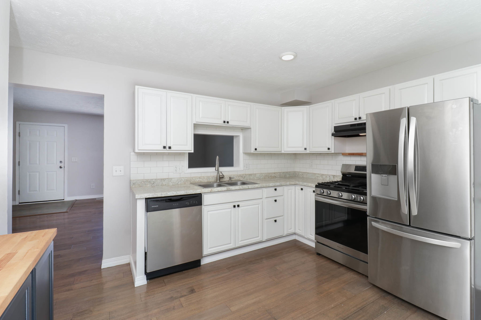 1407 Ridgeport Avenue Bloomington, IL 61704 - Photo 8 of 41
