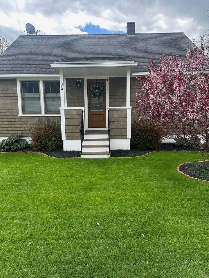 38 Armand Avenue Manchester, NH 03103 - Photo 2 of 5