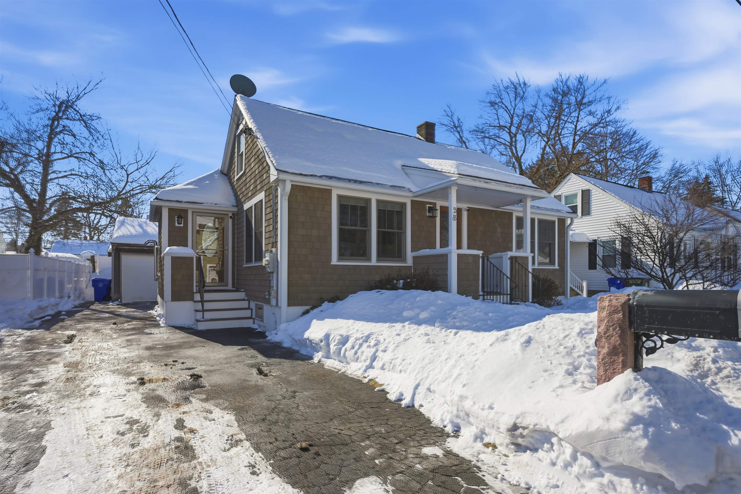 38 Armand Avenue Manchester, NH 03103 - Photo 3 of 35