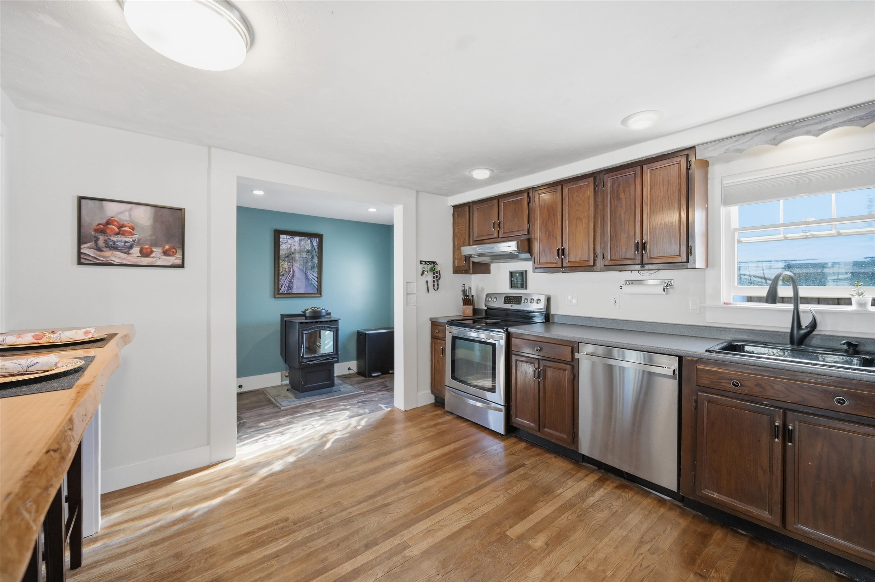 38 Armand Avenue Manchester, NH 03103 - Photo 9 of 35