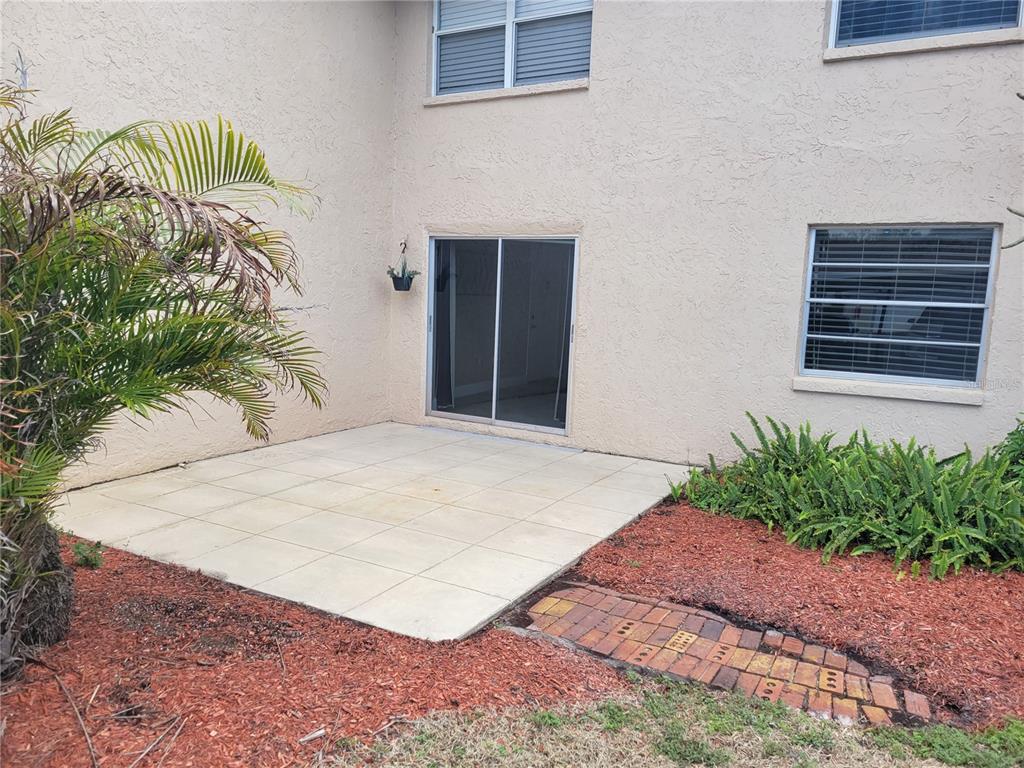 10032 65th Avenue North, Unit 8 St. Petersburg, FL 33708 - Photo 54 of 61 a view of a backyard of the house