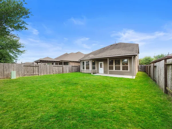 a view of a house with backyard and garden
