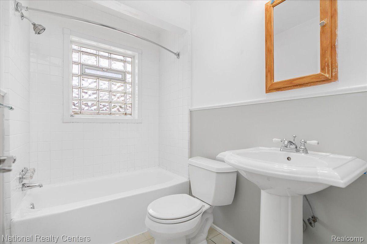 9005 Henry Ruff Road Livonia, MI 48150 - Photo 5 of 22 Gallery Image 5