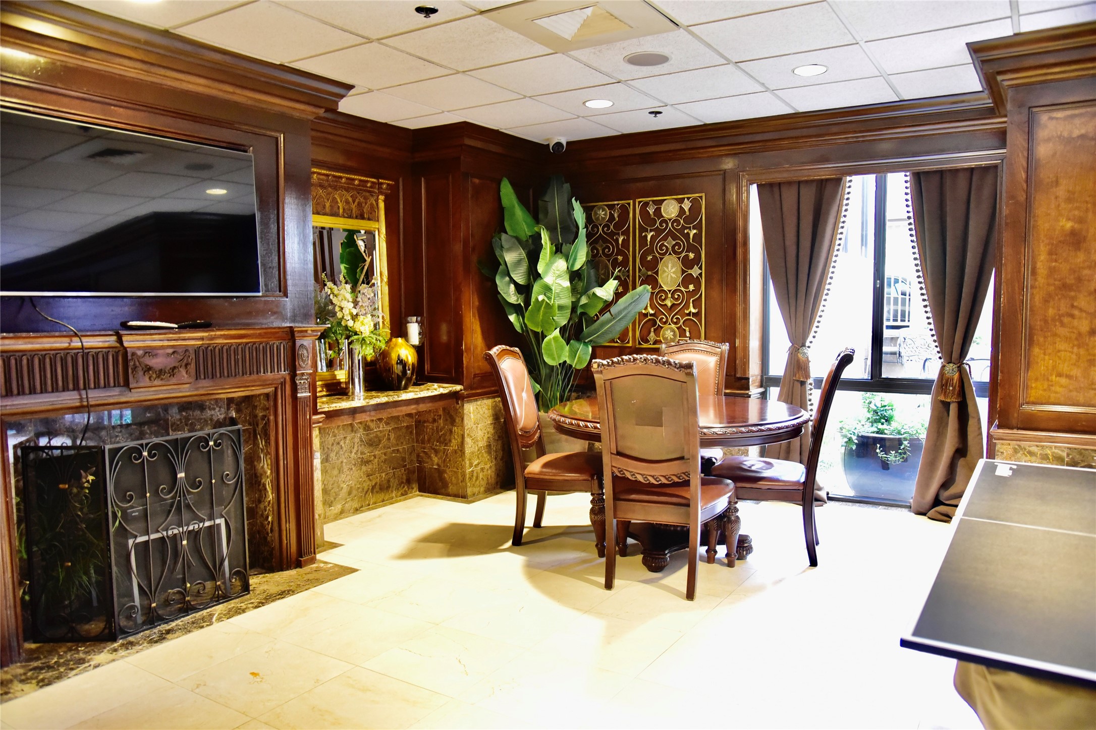 3525 Sage Road, Unit 1217 Houston, TX 77056 - Photo 19 of 27 a dining room with furniture and a floor to ceiling window