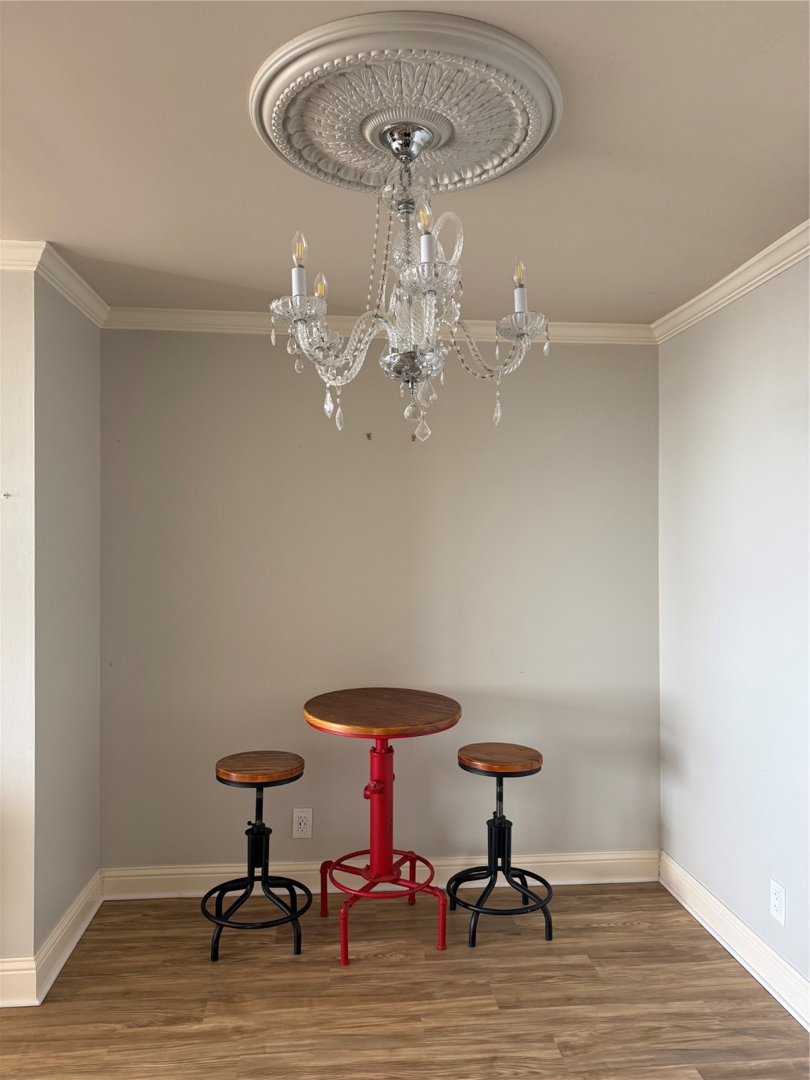 3525 Sage Road, Unit 1217 Houston, TX 77056 - Photo 26 of 27 a view of a room with a table and chairs