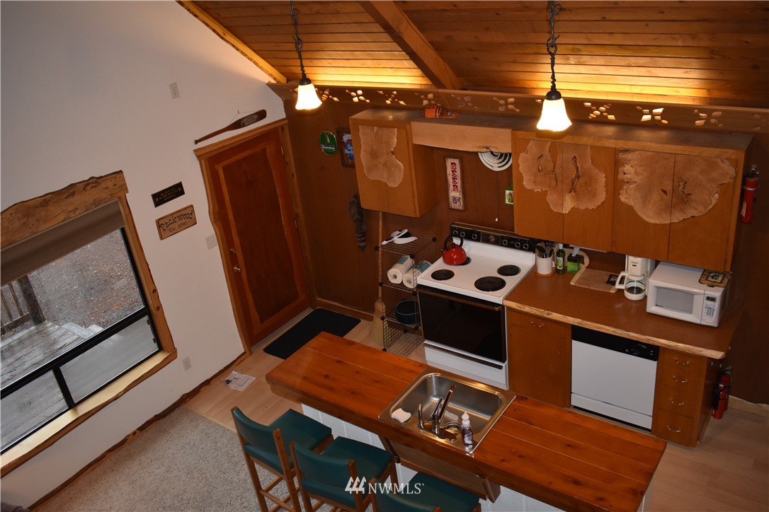 175 Sunstone Road Packwood, WA 98361 - Photo 8 of 19 Gallery Image 8
