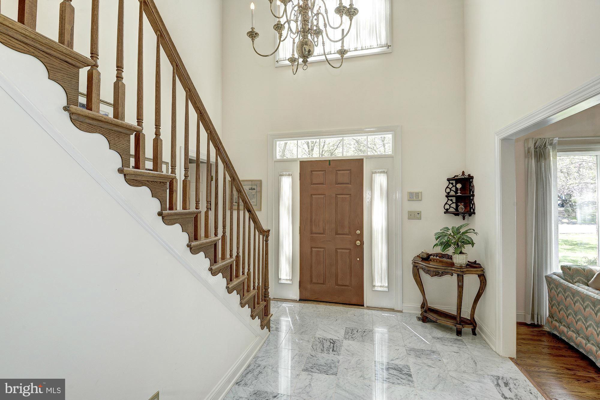 6246 Park Road McLean, VA 22101 - Photo 2 of 29 Two-story Foyer