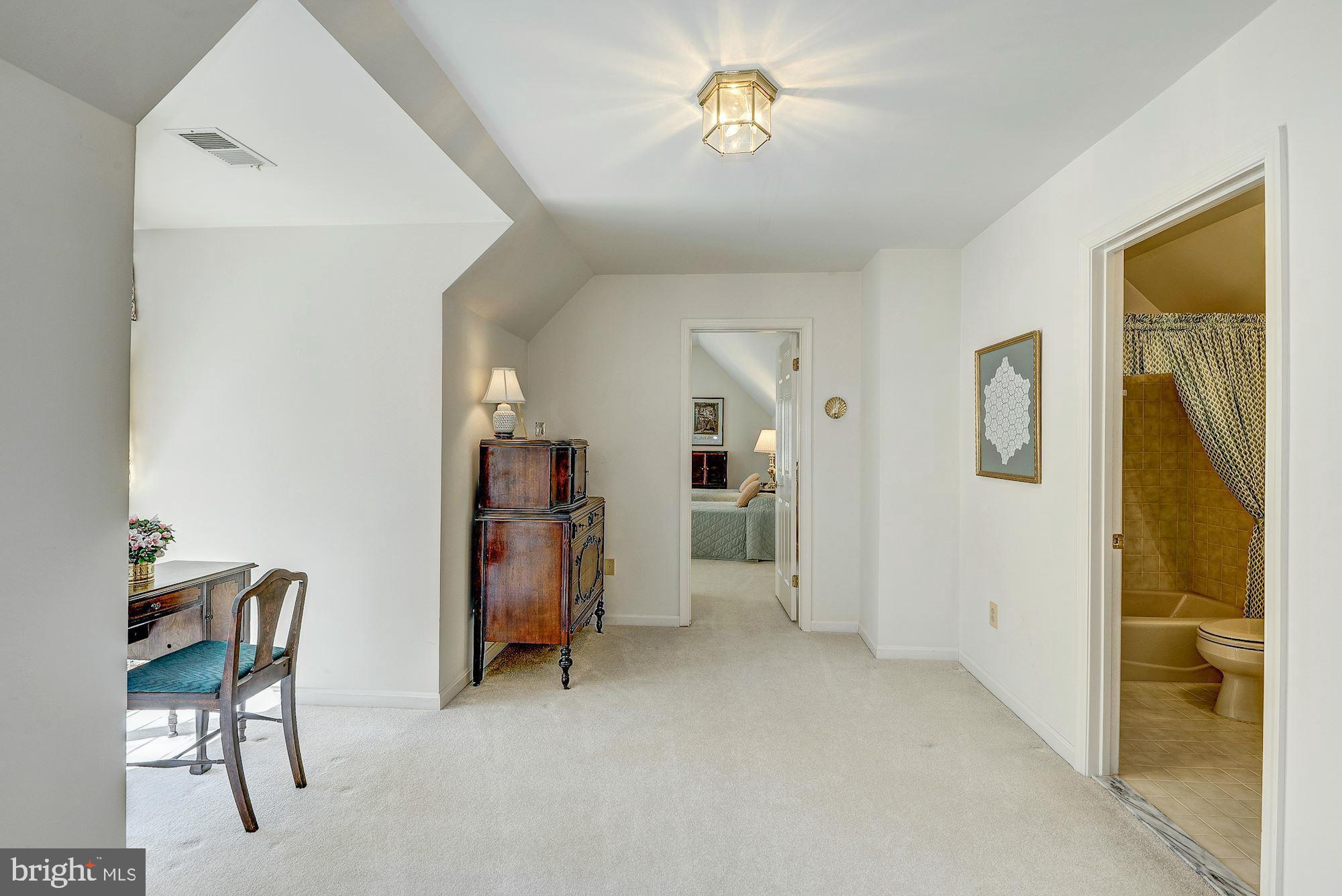 6246 Park Road McLean, VA 22101 - Photo 19 of 29 Bedroom (Master) 2 Sitting Room