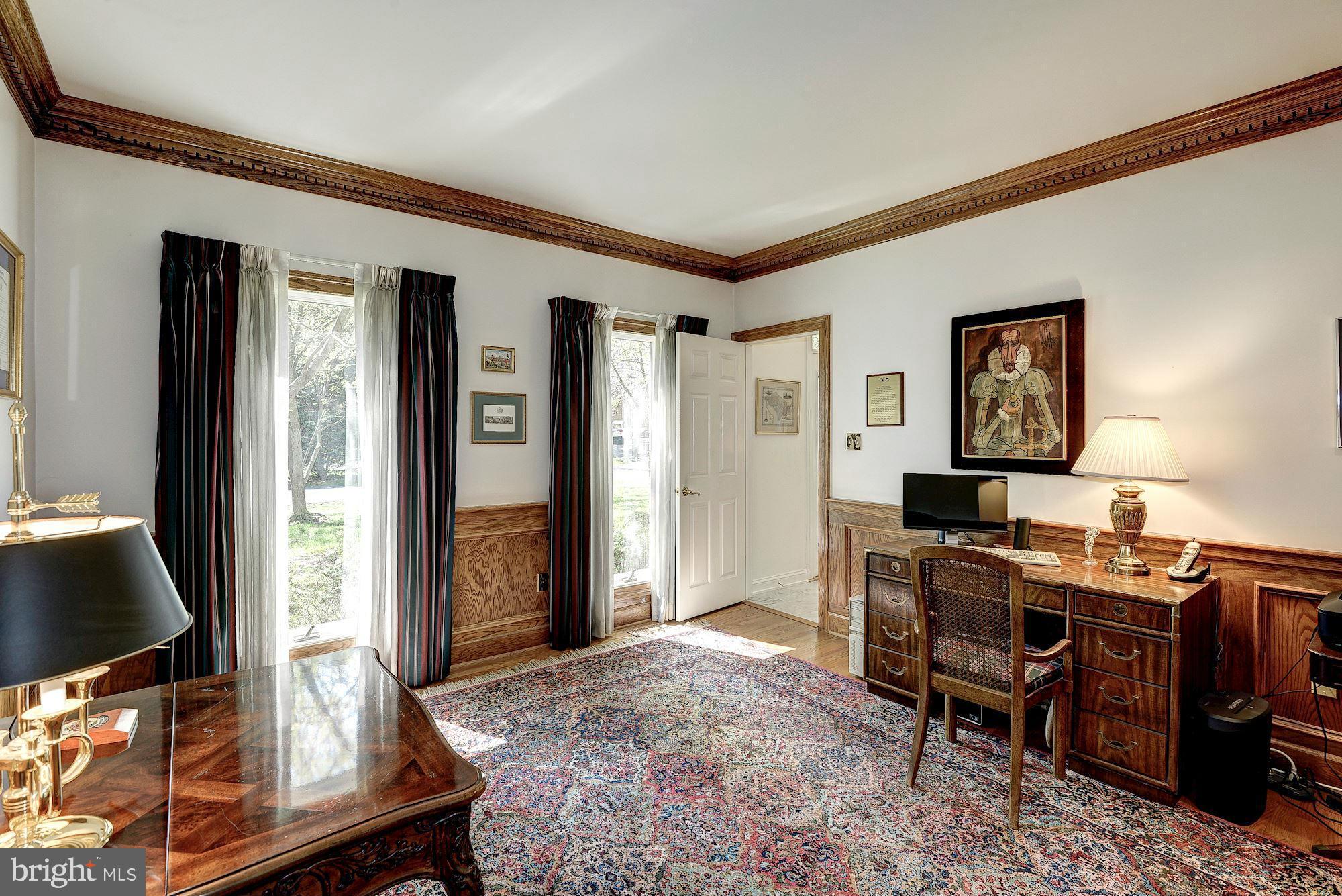 6246 Park Road McLean, VA 22101 - Photo 4 of 29 Library