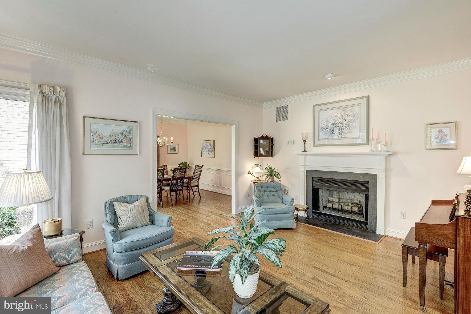 6246 Park Road McLean, VA 22101 - Photo 5 of 29 Living Room