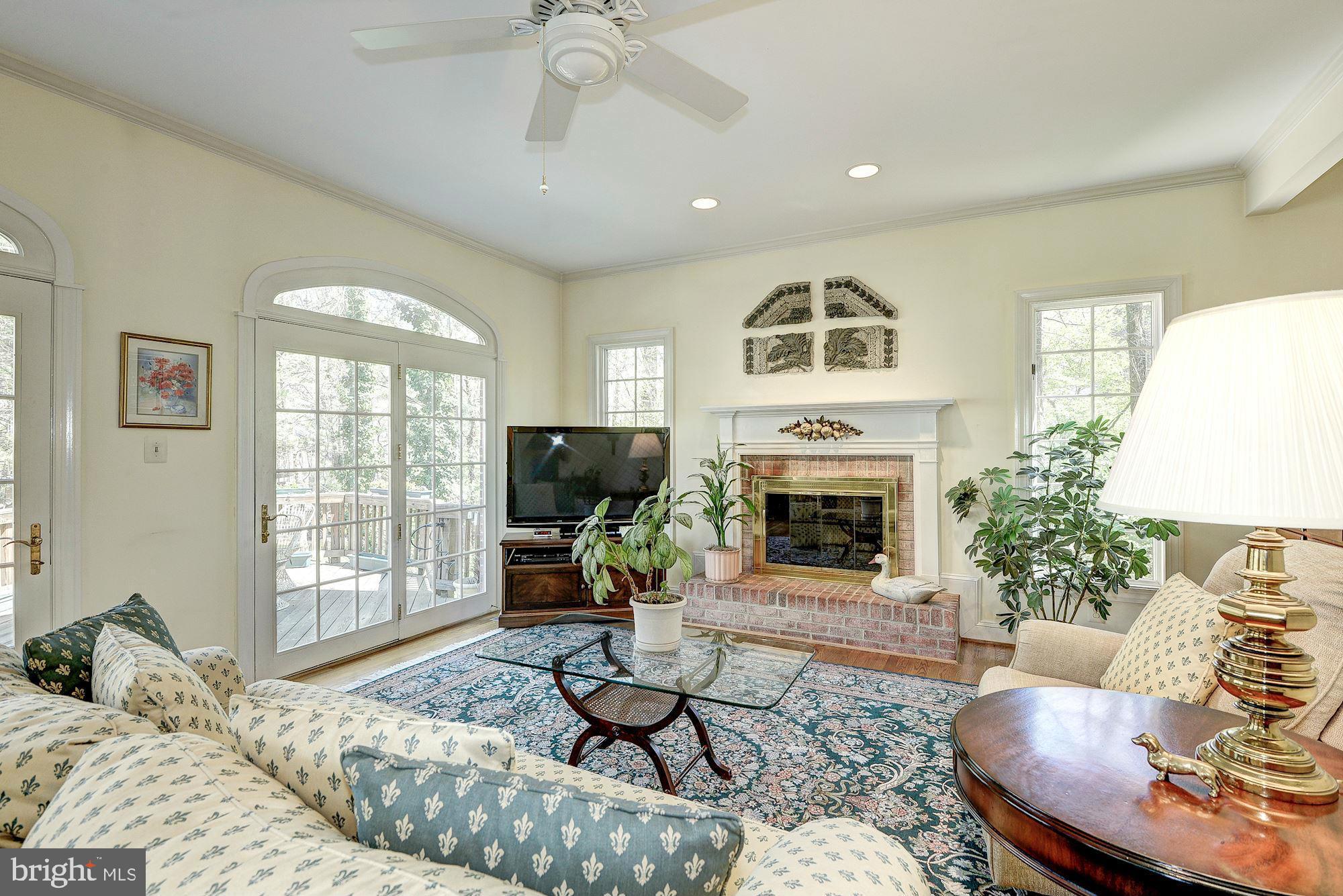 6246 Park Road McLean, VA 22101 - Photo 8 of 29 Family Room