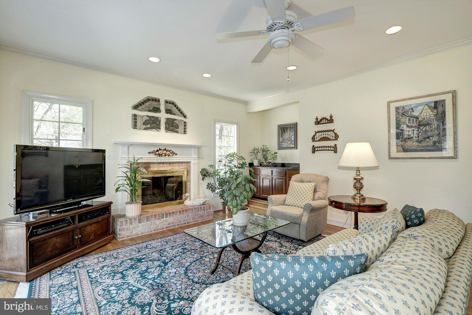 6246 Park Road McLean, VA 22101 - Photo 9 of 29 Family Room