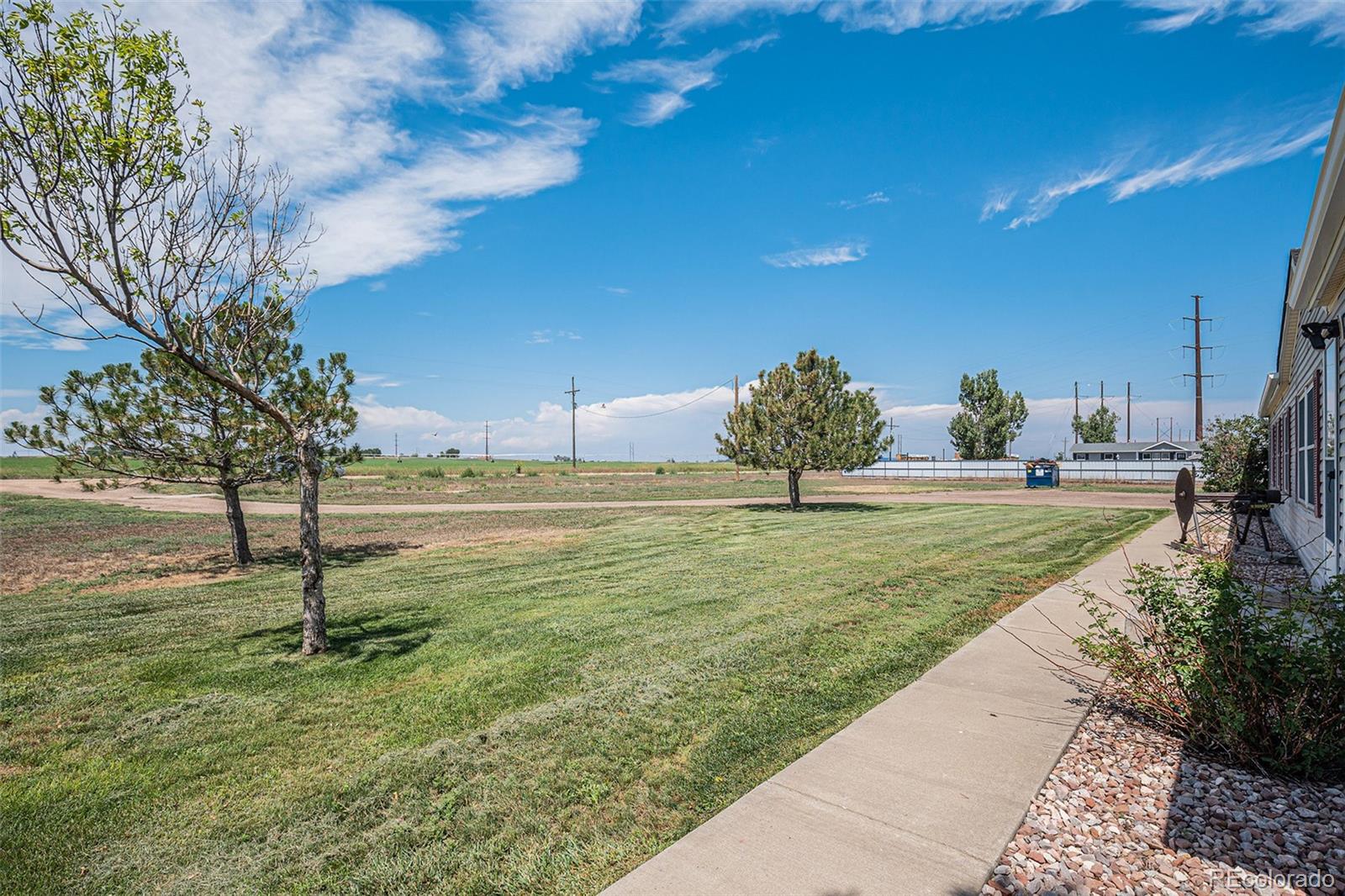 8260 County Road 39 Fort Lupton, CO 80621 - Photo 25 of 32 a backyard of a house with lots of green space