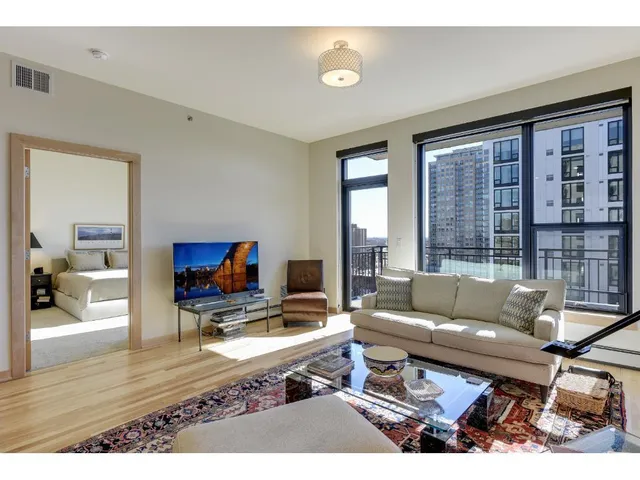 $2,350 | 740 Portland Avenue, Unit 1204, Minneapolis, MN 55415