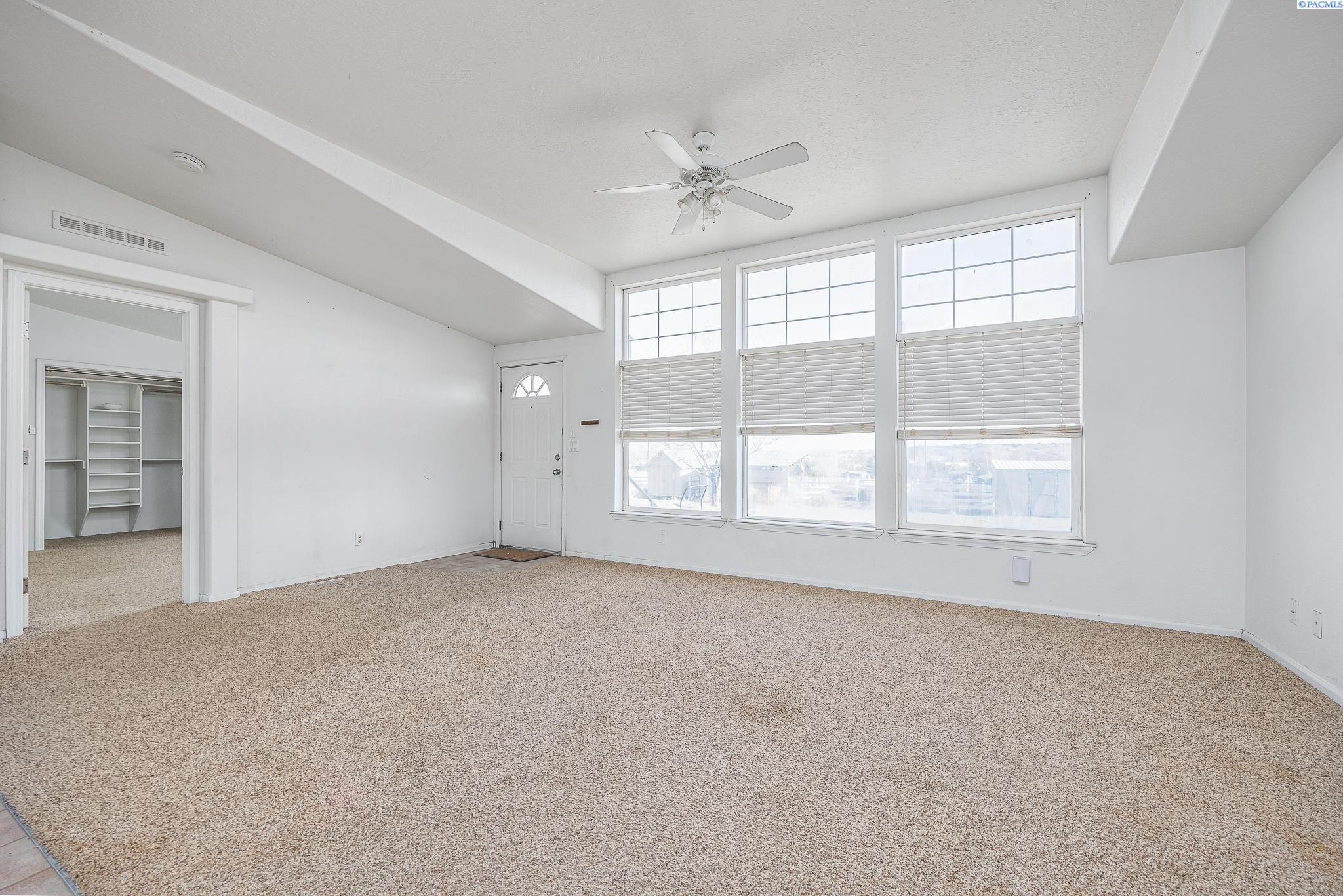 45219 Red Mountain Road Benton City, WA 99320 - Photo 3 of 30 Gallery Image 3