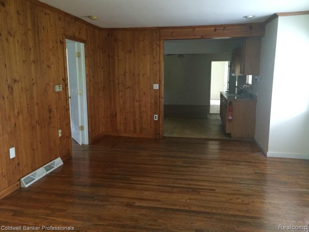 9460 North Eston Road Clarkston, MI 48348 - Photo 3 of 15
