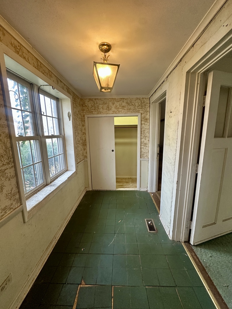 2508 Isabella Street Evanston, IL 60201 - Photo 2 of 12