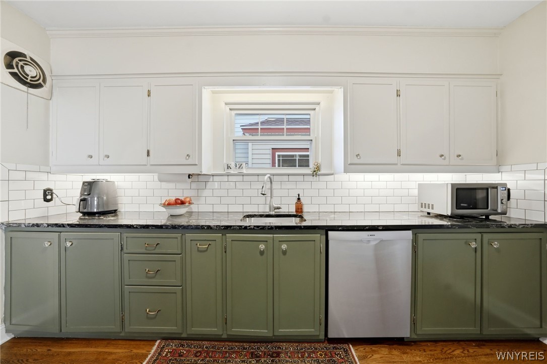 44 Kenton Road Tonawanda, NY 14217 - Photo 14 of 41 Kitchen counter/sink
