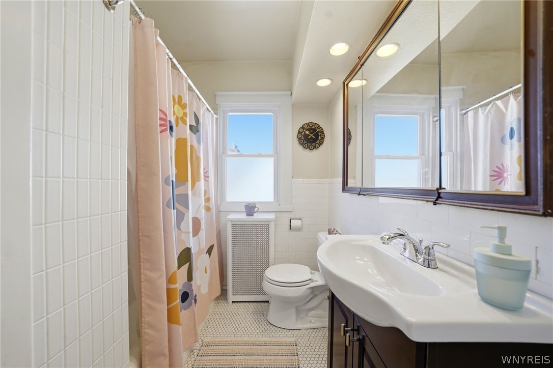 44 Kenton Road Tonawanda, NY 14217 - Photo 31 of 41 Full Bath