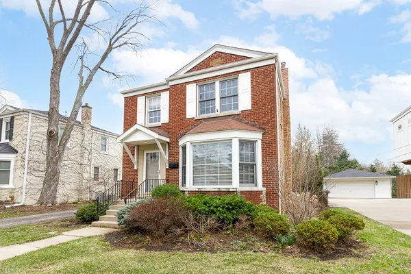 $572,000 | 9 South Ridge Avenue, Arlington Heights, IL 60005