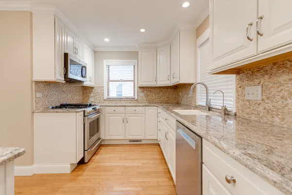 $572,000 | 9 South Ridge Avenue, Arlington Heights, IL 60005