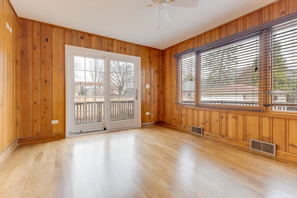 $572,000 | 9 South Ridge Avenue, Arlington Heights, IL 60005