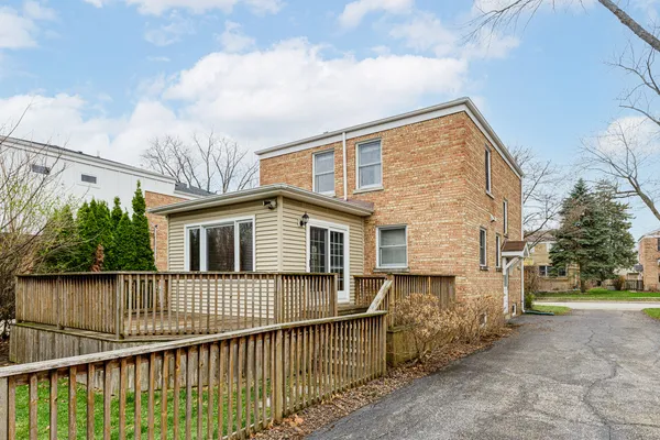 $572,000 | 9 South Ridge Avenue, Arlington Heights, IL 60005