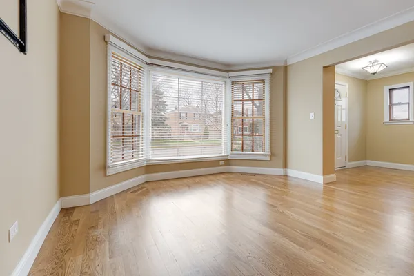 $572,000 | 9 South Ridge Avenue, Arlington Heights, IL 60005