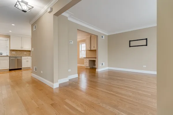 $572,000 | 9 South Ridge Avenue, Arlington Heights, IL 60005