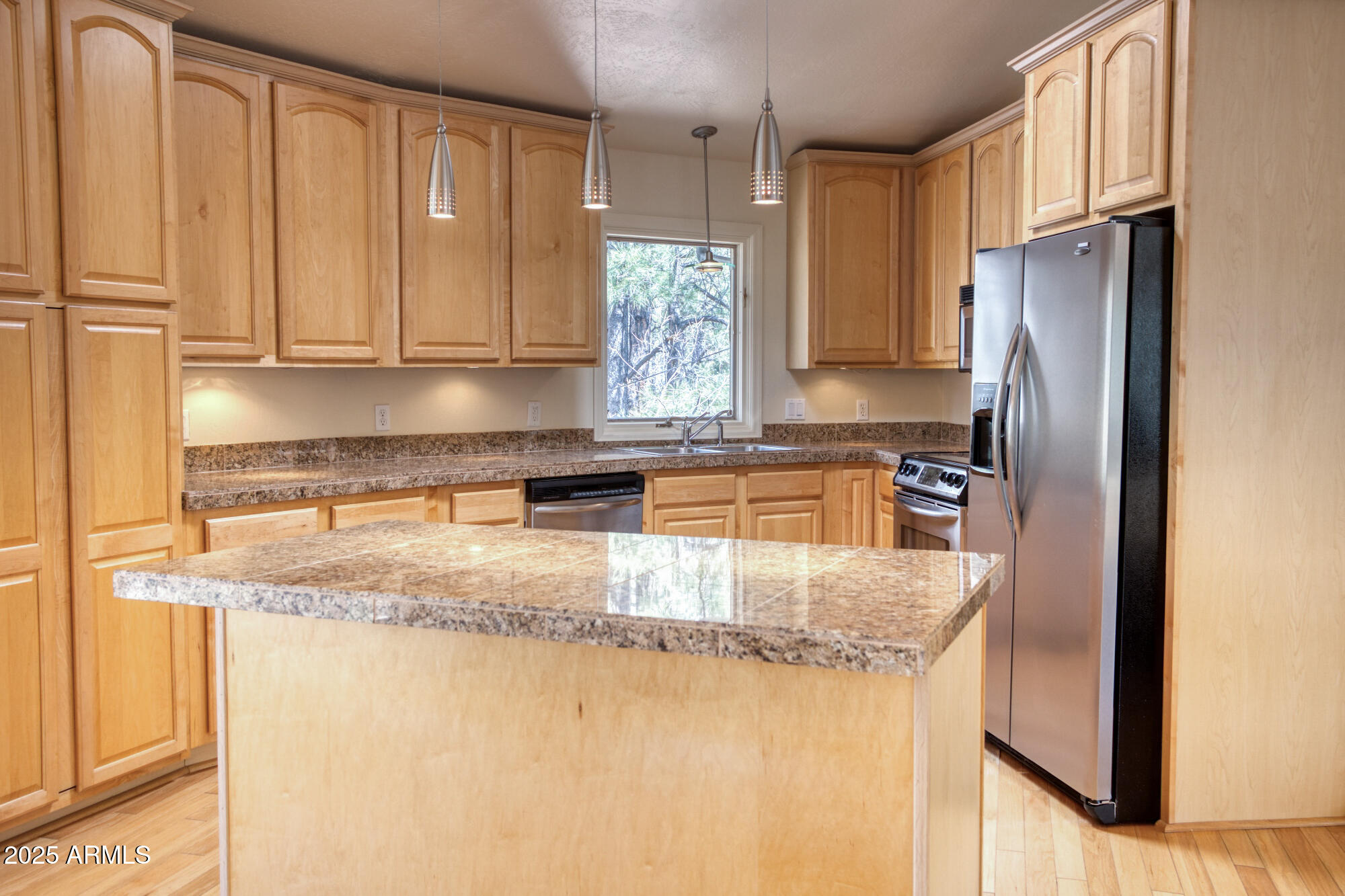902 Rim Road Lakeside, AZ 85929 - Photo 9 of 55 Spacious kitchen