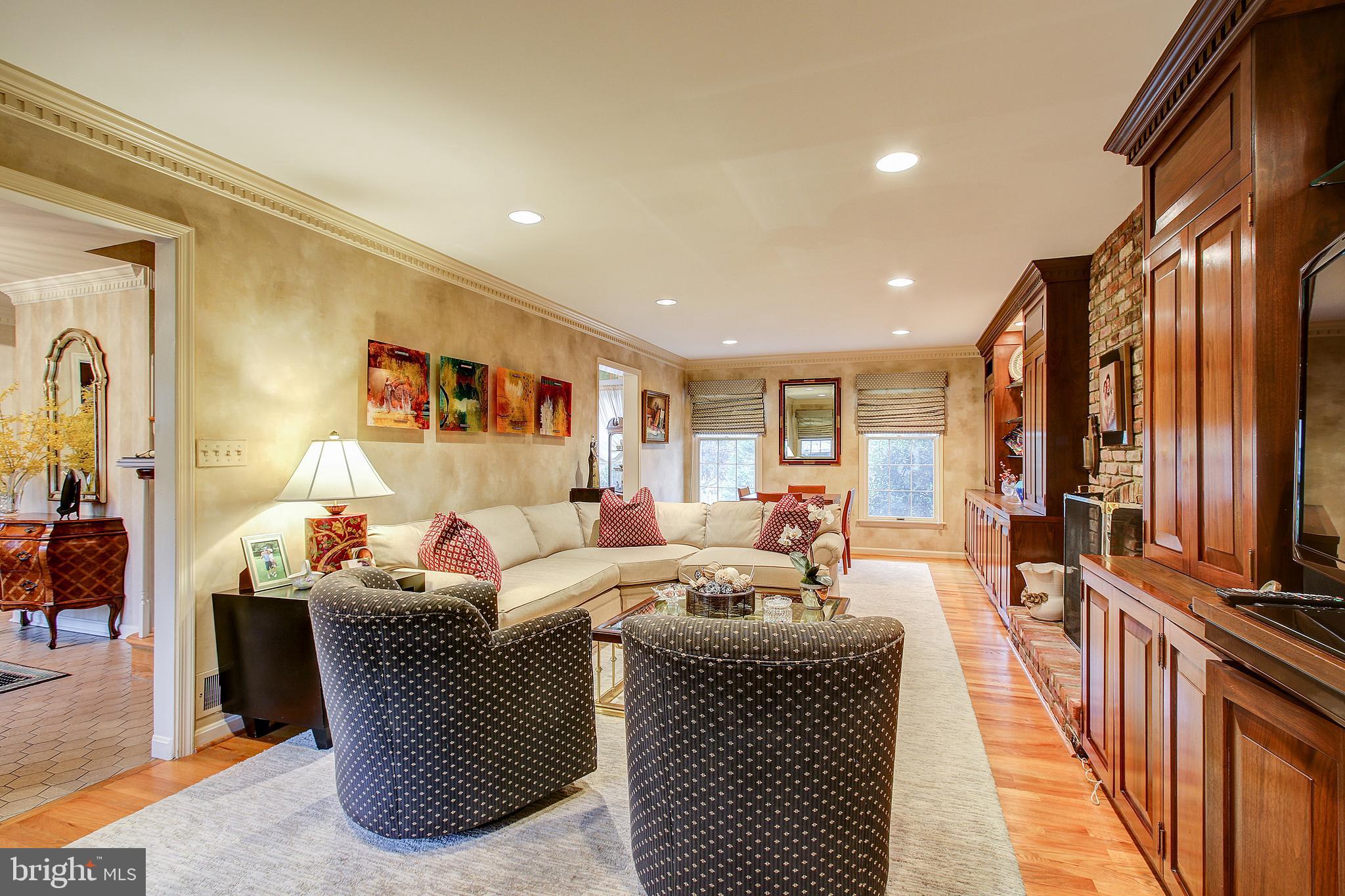 9605 Persimmon Tree Road Potomac, MD 20854 - Photo 5 of 32 Gallery Image 5