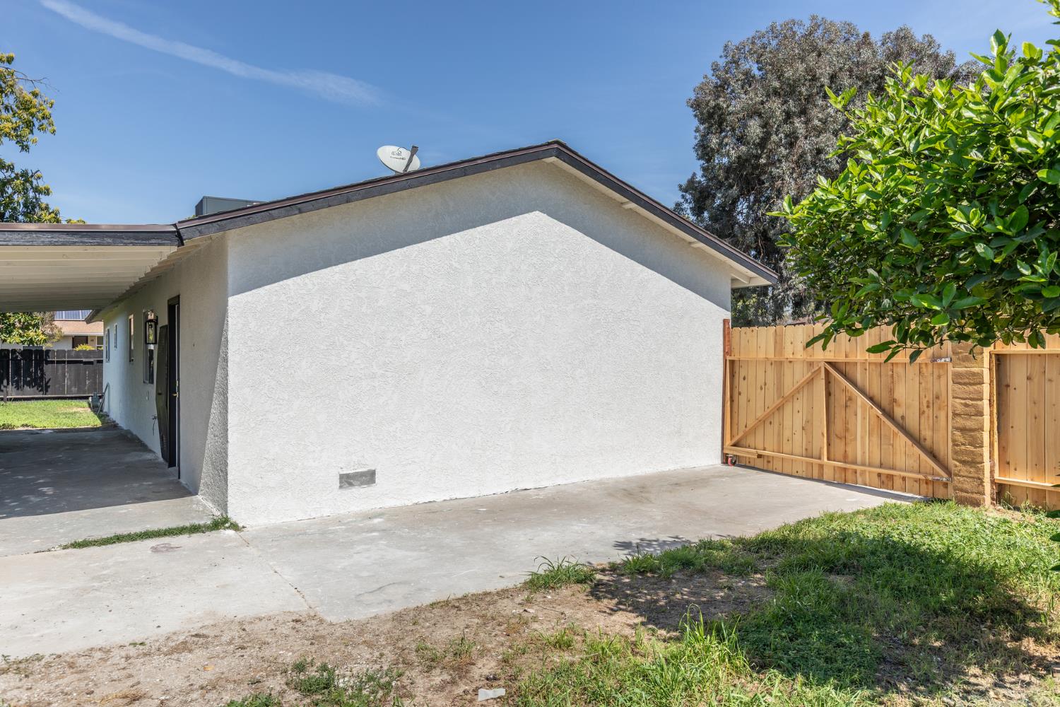 1185 East Evening Glow Circle Reedley, CA 93654 - Photo 41 of 42 a backyard of a house with garage