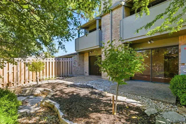 a street sign on the side of a building